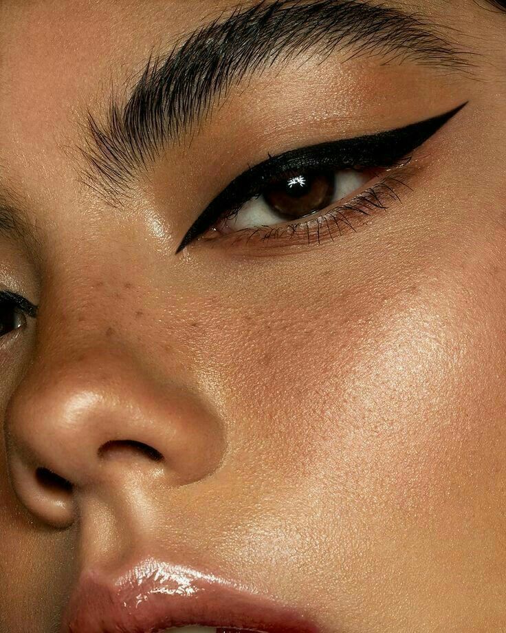 Kalın Eyeliner Çekme