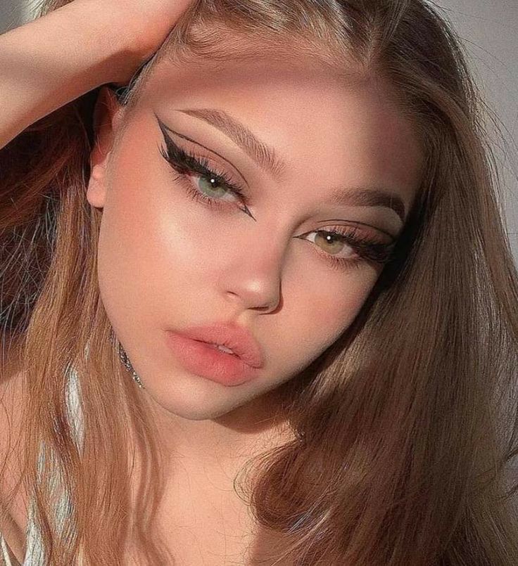 Farklı Eyeliner örnekleri