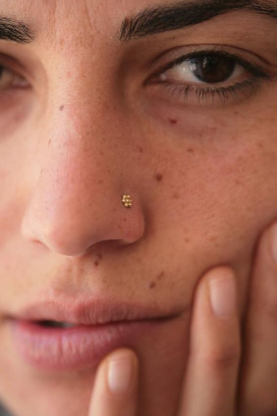 Burun deliği piercing küçük