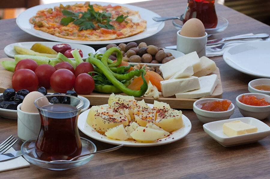 Sahur'da dolu kalan yiyecekler