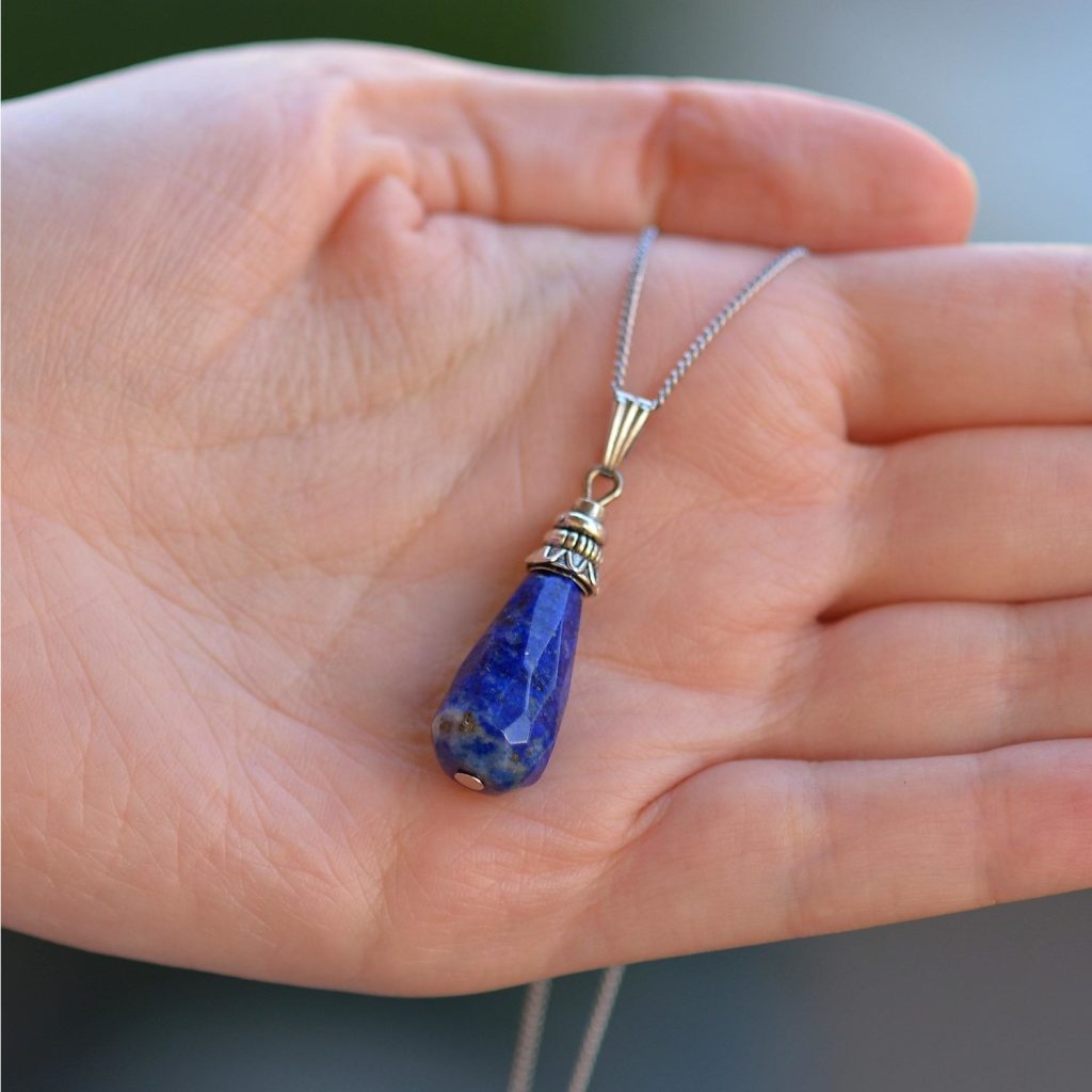 Lapis lazuli taş