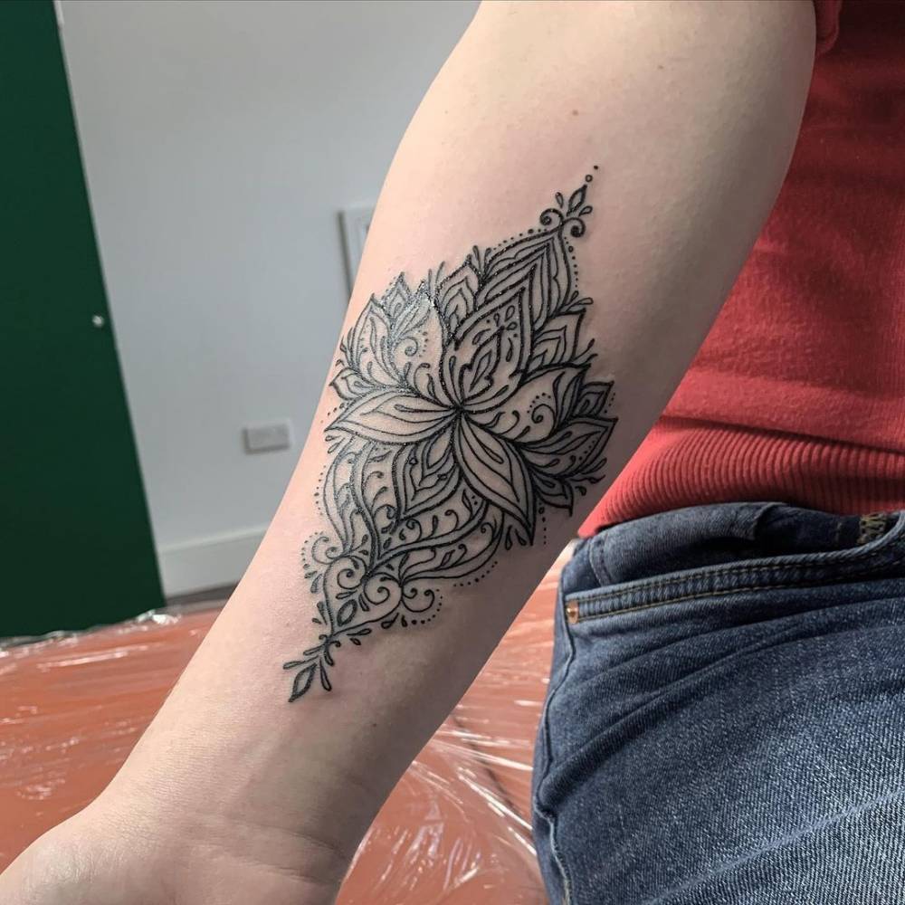 Lotus çiçek dövmesi 