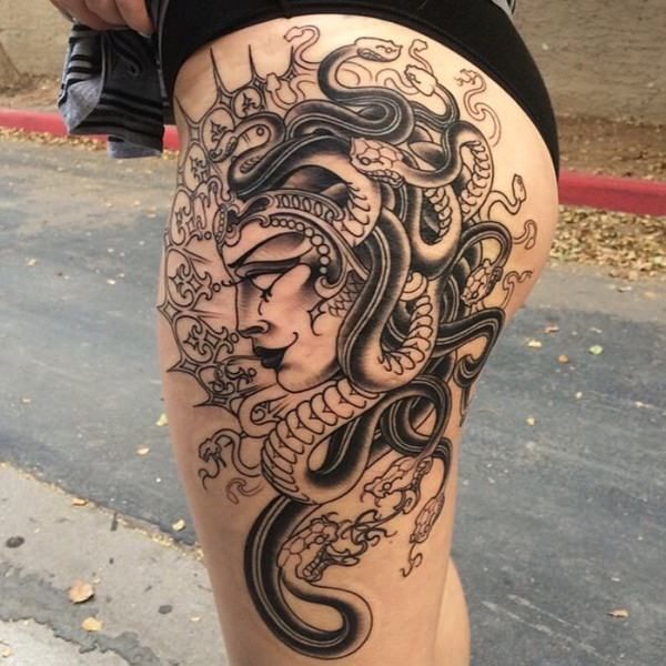medusa dovme bacak