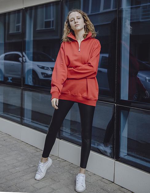 deri tayt sweatshirt kombin