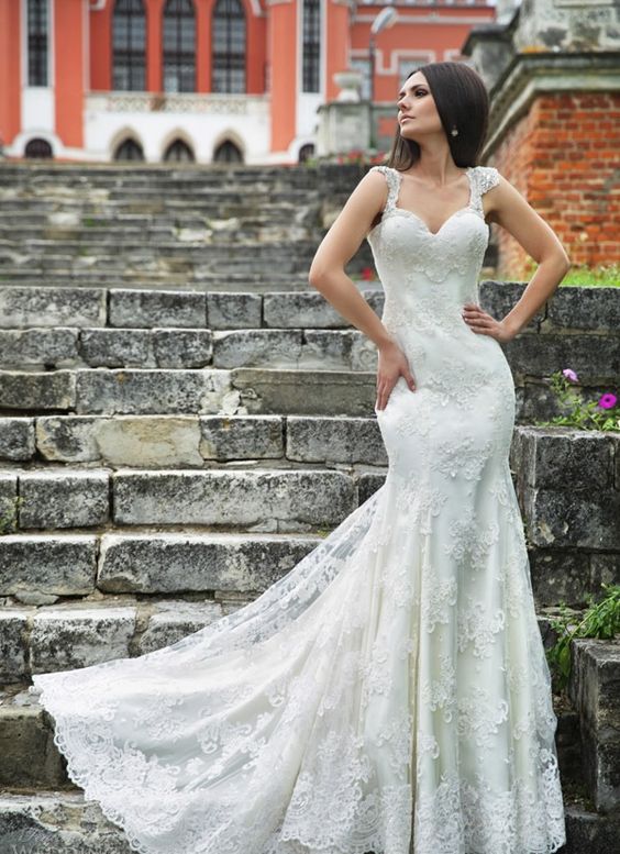 Güpür detaylı balık modeli gelinlik