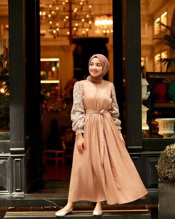 kuşaklı tesettür abiye elbise modeli