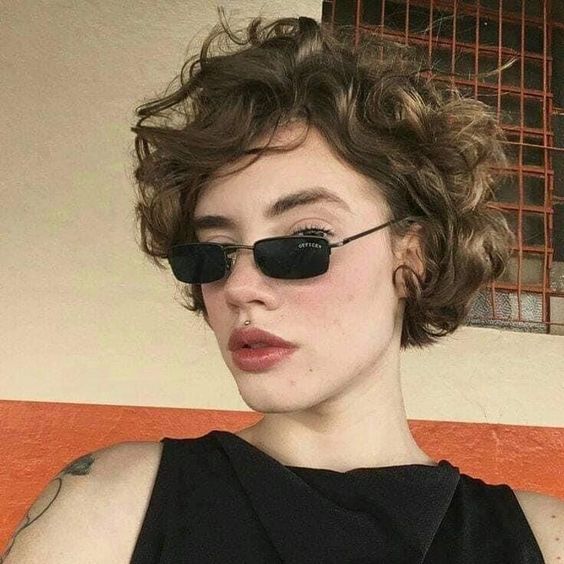 Kısa kıvırcık saç modelleri